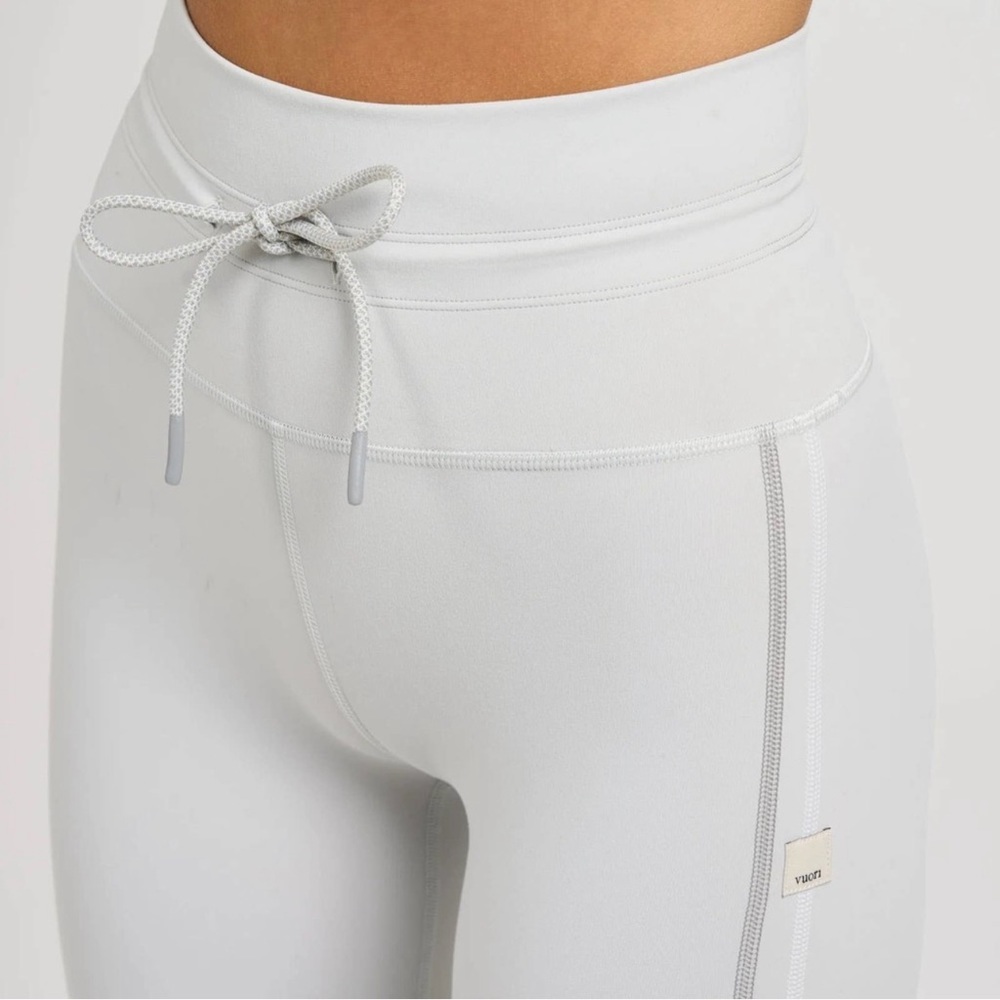 Vuori Women's Soft Gray High-Waisted Leggings - Picture 3 of 10
